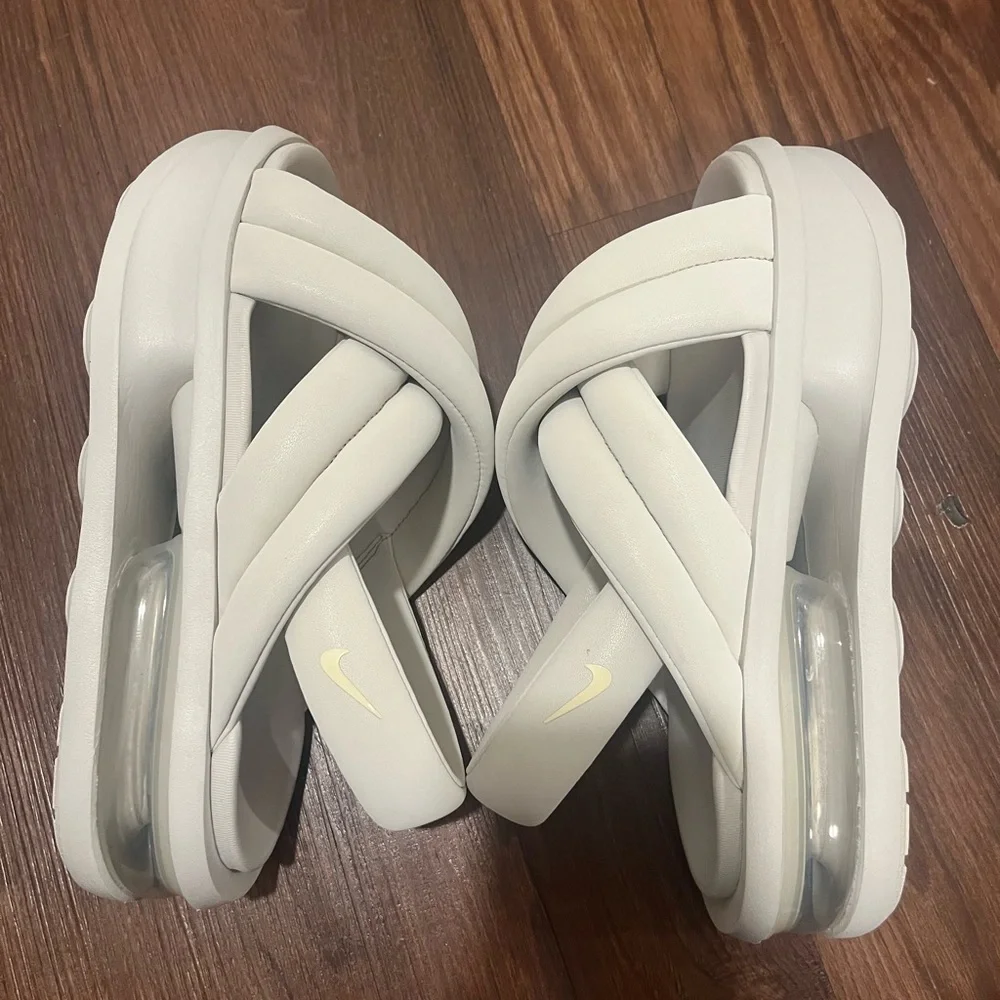 Nike Air Max Isla Sandal Summit White Phantom (Women's) Size 8